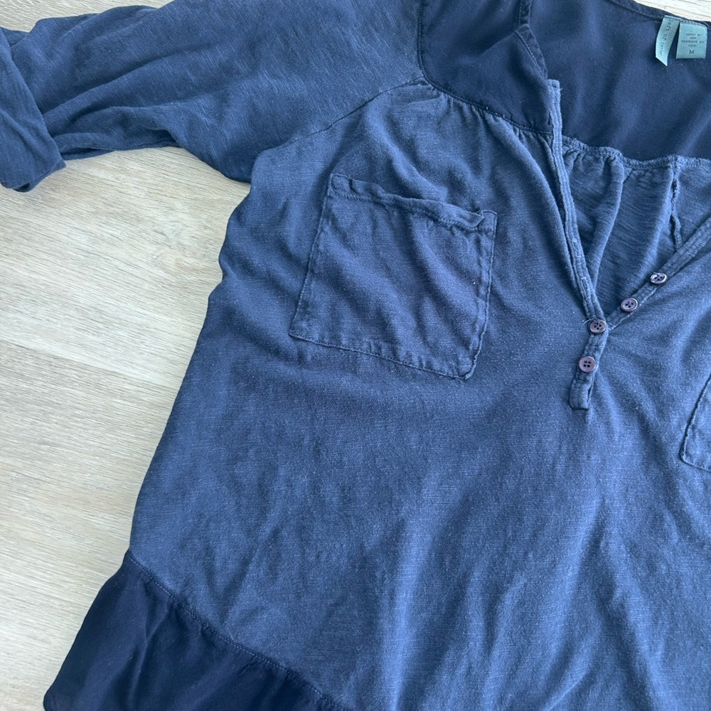 Anthropologie Left of Center Women’s M Navy Roll Tab Long Sleeve T-Shirt